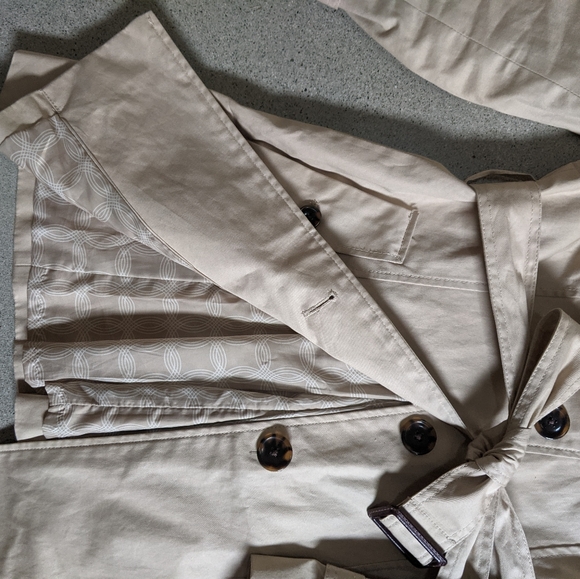 Banana Republic Trench Coat - Picture 8 of 11